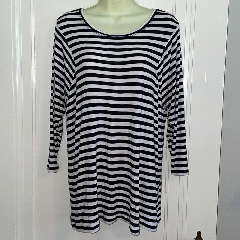 CAbi black & white rayon/spandex knit scoop neck‎ top with 3/4 sleeves